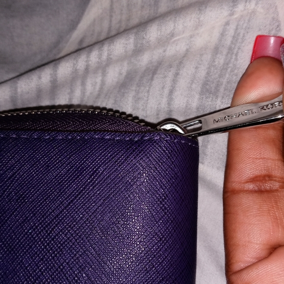 ((SOLD)) AUTHENTIC MICHAEL KORS PURSE & WALLET SET - Picture 2 of 16